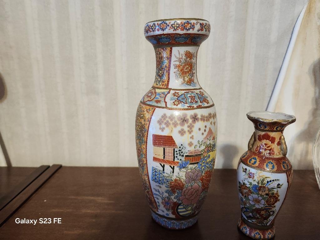 2 Oriental Vases