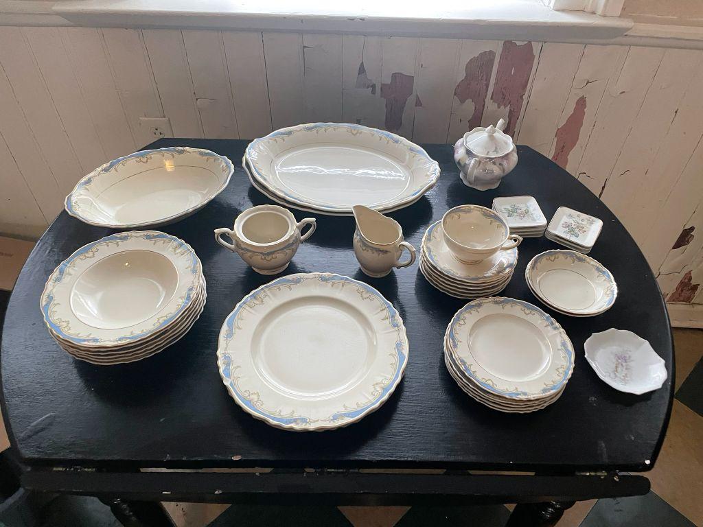 Theodore Haviland Dinnerware Set