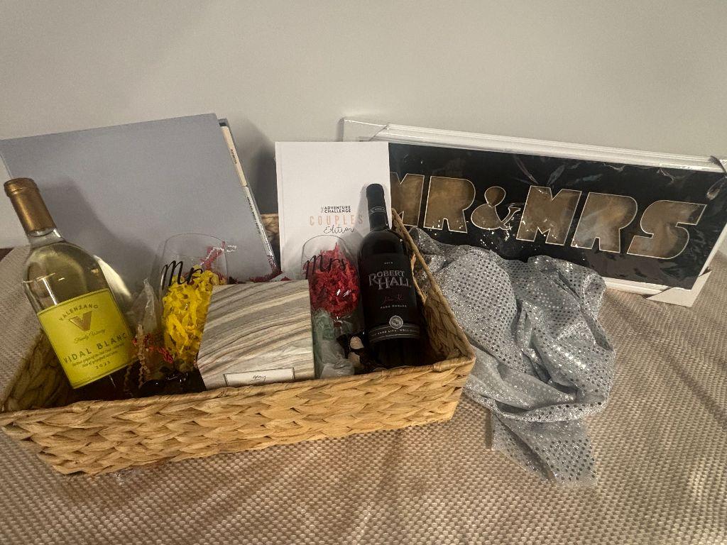 Mr & Mrs Basket