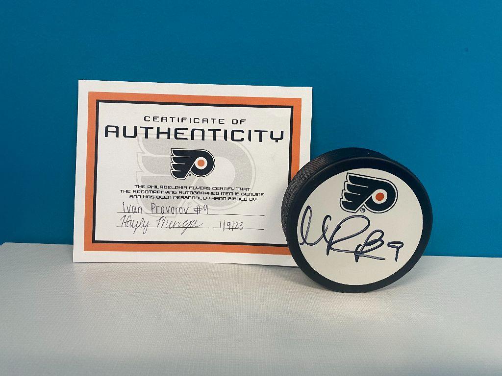 Authentic autographed Philadelphia Flyers Hockey Puc...