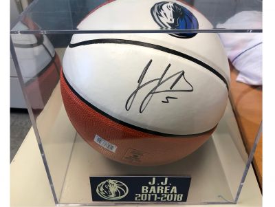 J J Barea 2017-2018 Autographed Basketball