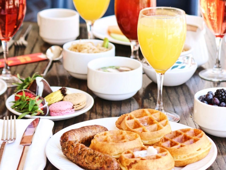 Sunday Brunch for 10 at Paris Golf & Country Club