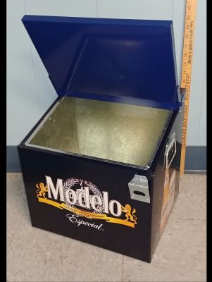 Metal Modelo Cooler Box