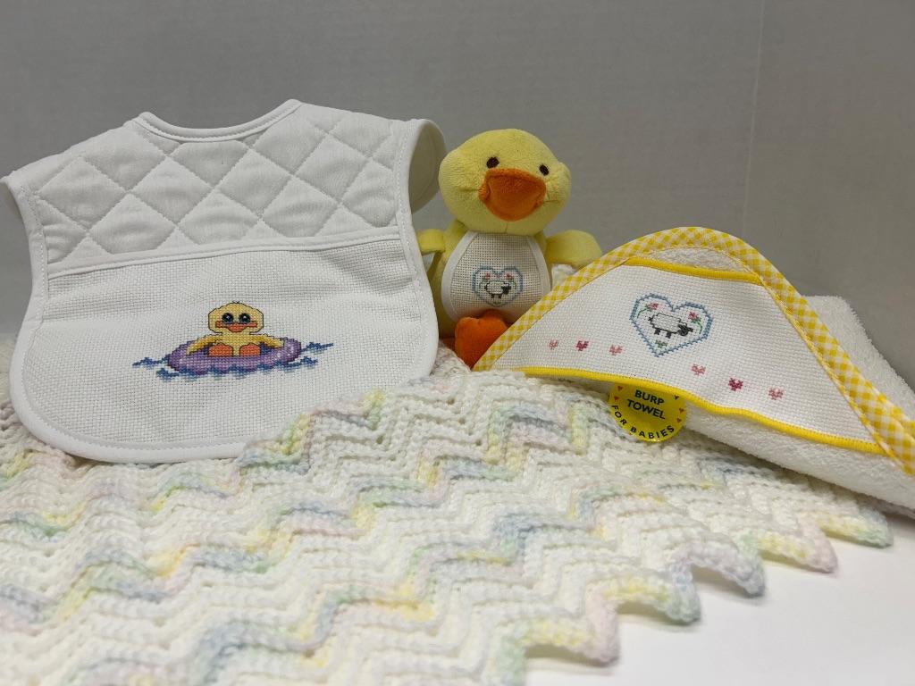 Welcome the Newborn Set in Yellow and Green