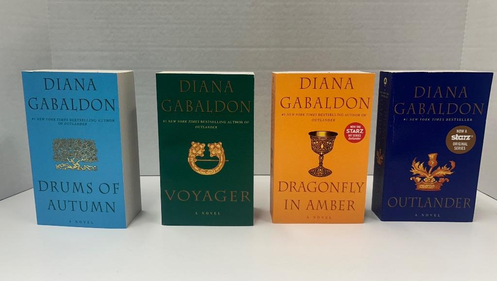 Outlander Books, volumes 1-4, Boxed Set
