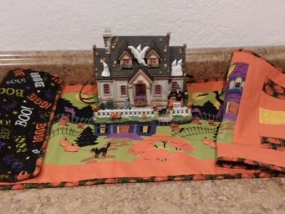 Halloween Table runner/Ceramic ghost House