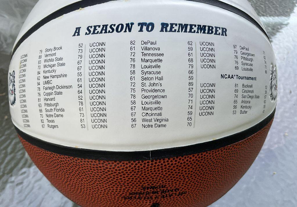 2011 Commemorative National Championship Basketball