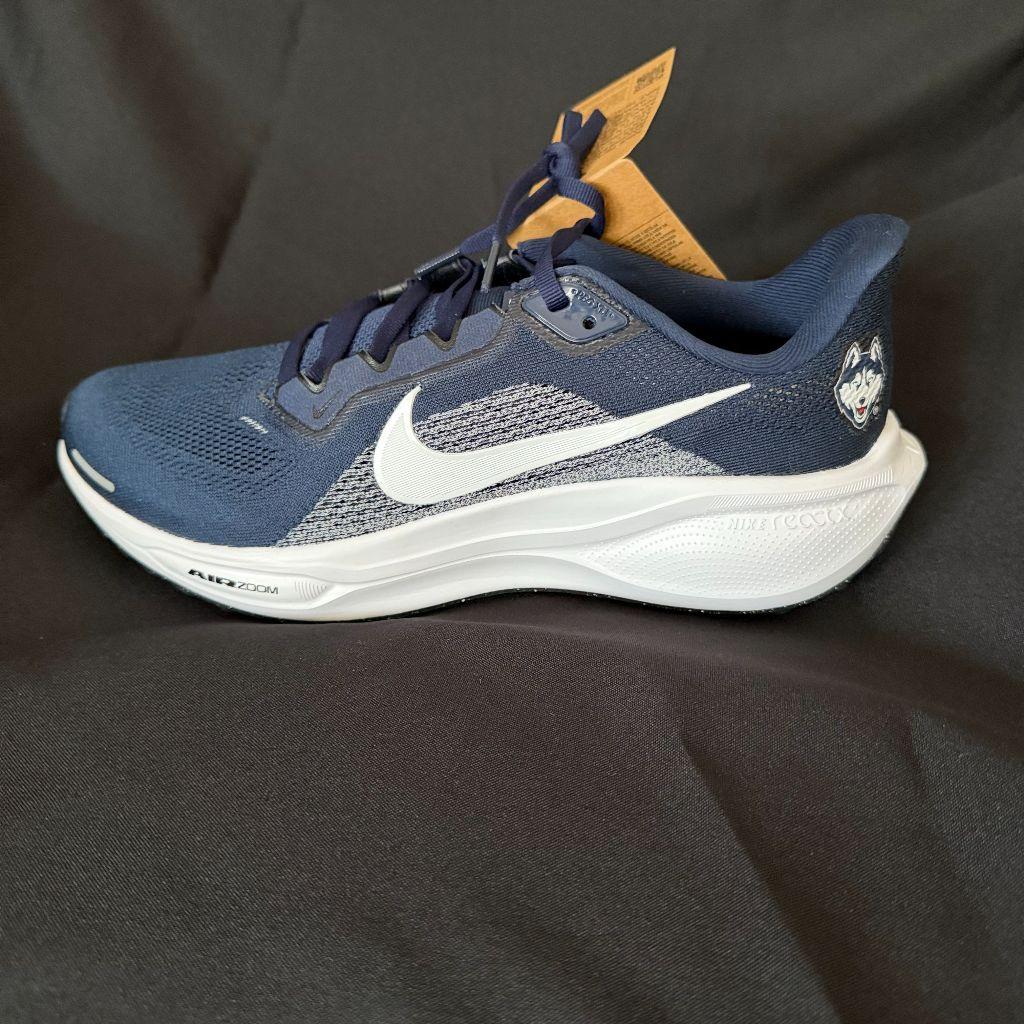 Nike Zoom Pegasus UConn Shoes - Size 9.5 Women