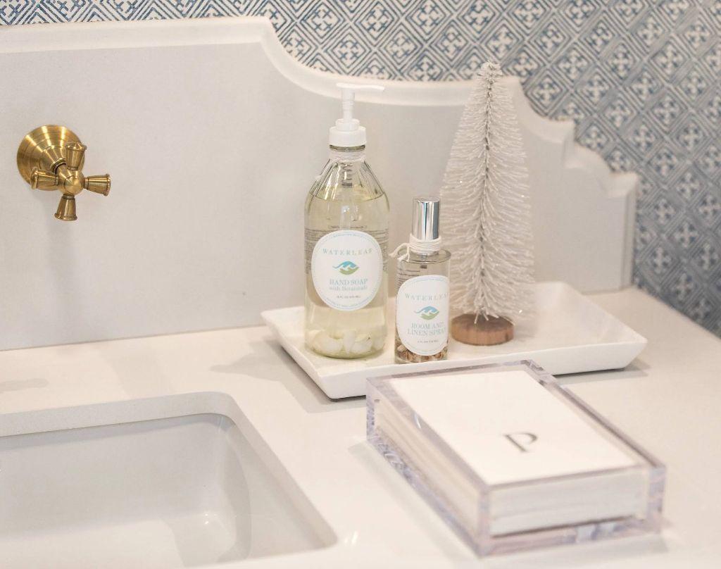 WATERLEAF POWDER ROOM SET